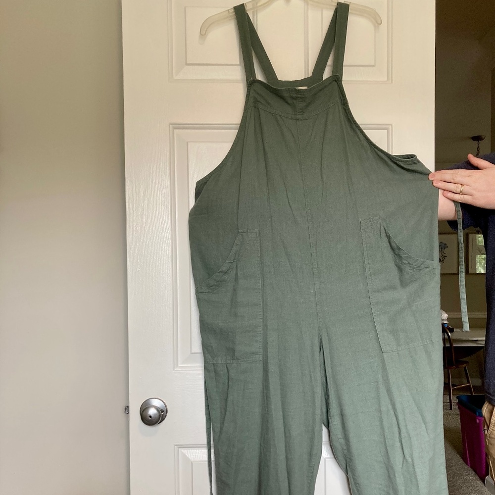 Universal Threads linen olive cropped jumpsuit/overalls